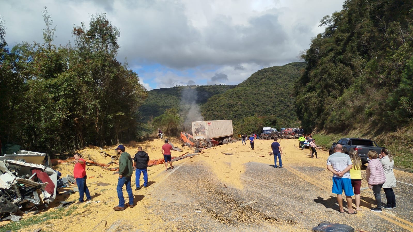 まろ@断捨離 Duas pessoas morreram em grave acidente na Serra da Esperança