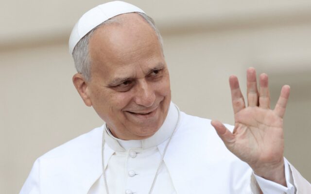 Papa Leão XIV completa 71 anos e recebe homenagens com pedidos de paz e sabedoria