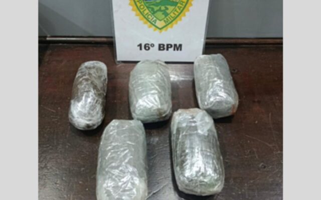 Jovem é presa em Guarapuava com mais de 2,5 kg de haxixe; apreensão foi avaliada em R$180 mil