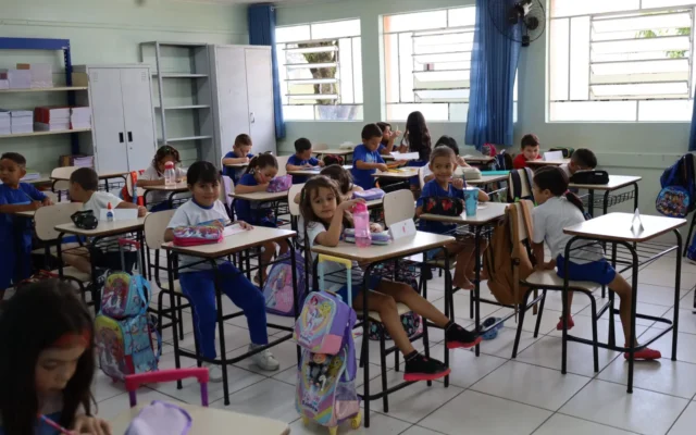 Escolas funcionam normalmente nesta segunda-feira (20/04) em Guarapuava; veja abre e fecha completo de Tiradentes