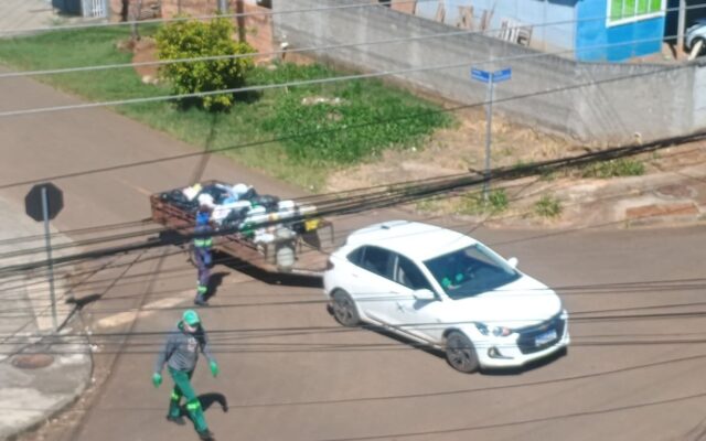 “Medida estratégica e temporária”, afirma Prefeitura sobre carro de passeio realizando coleta em Guarapuava