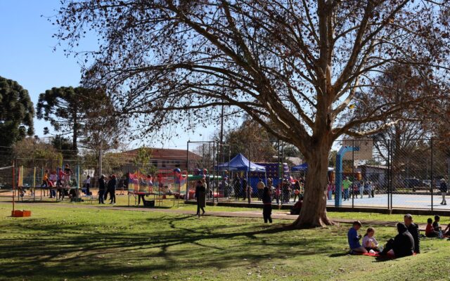 Atividade gratuita de férias oferece brincadeiras em praças e parques de Guarapuava