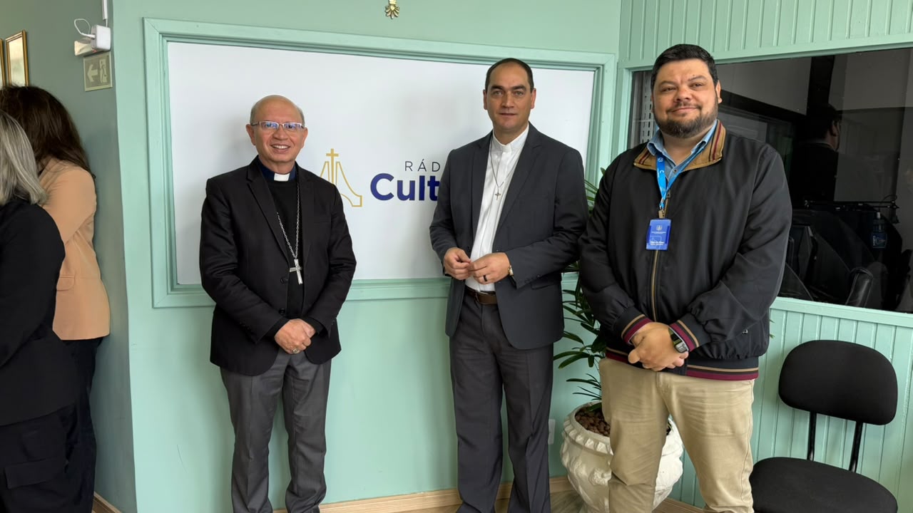 Dom Amilton (Presidente); Pe. Valdecir (Diretor-Geral); Marcio Dias (Diretor-executivo)